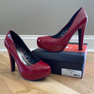 GUESS women size 8 shiny red patent leather chunky platform pump heel